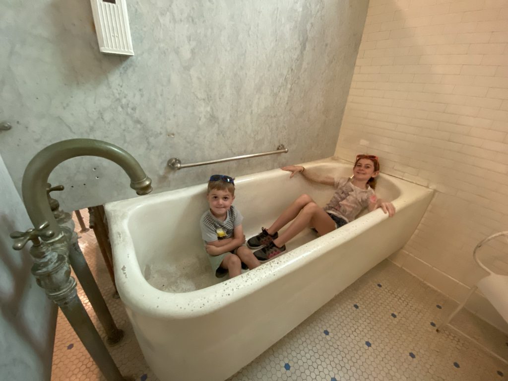 kids in tub at hot springs national park