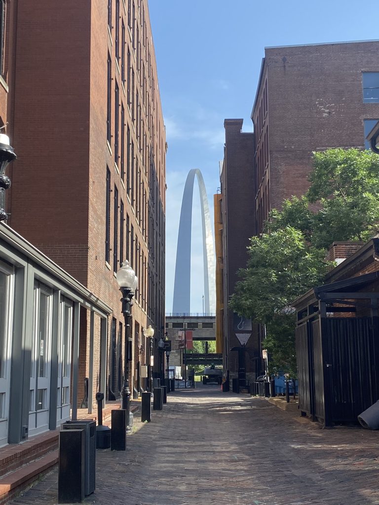 Gateway arch from Lacledes Landing
