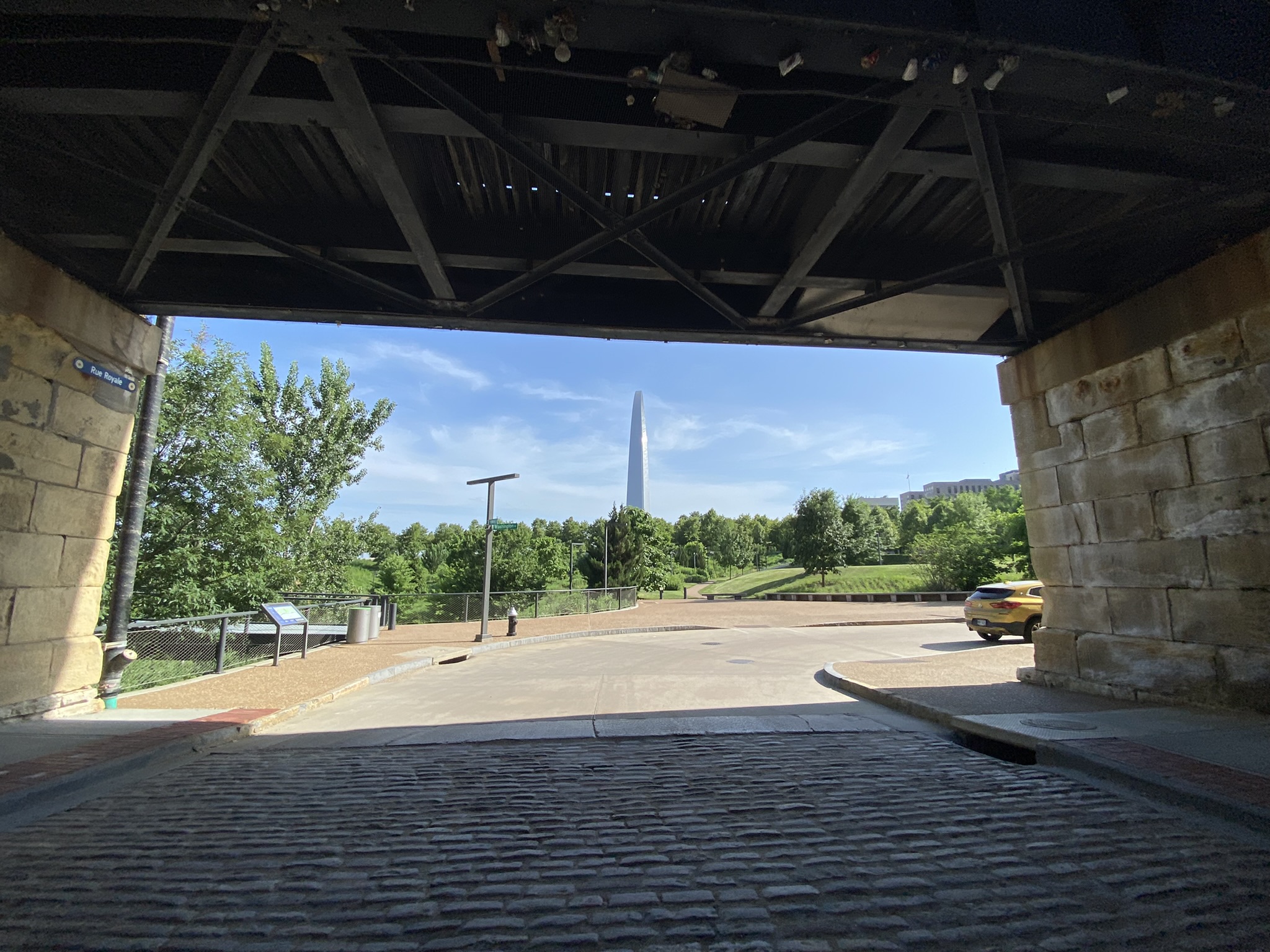 Gateway arch under Eads Bridge