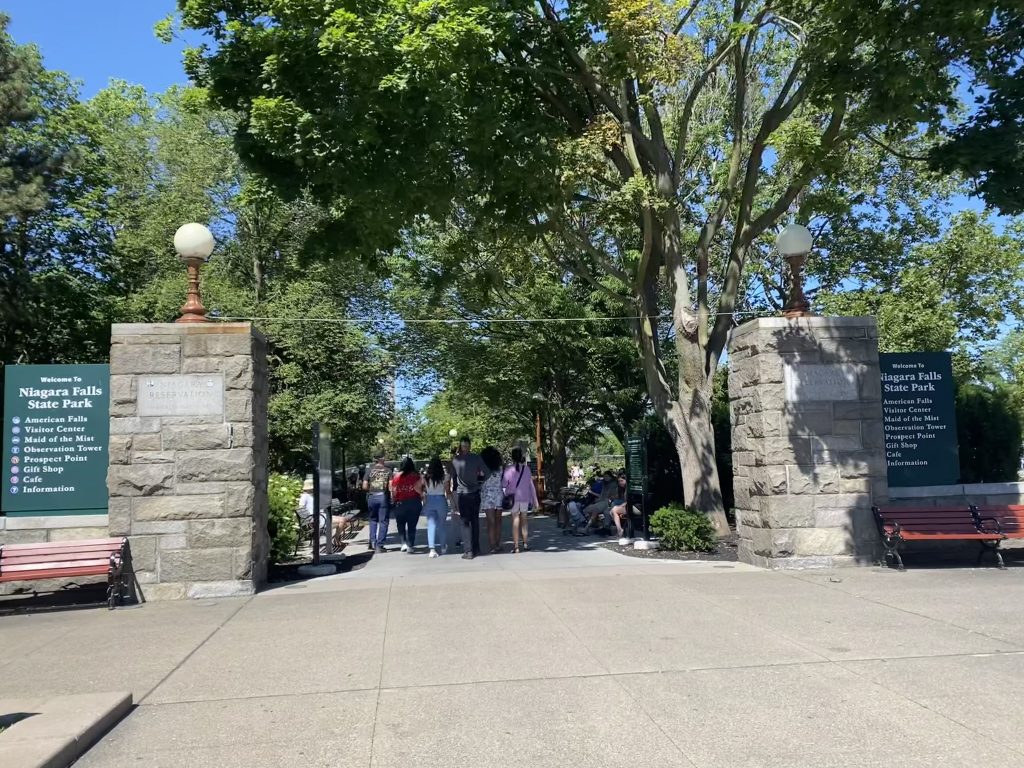 entrance to Niagara Falls State Park