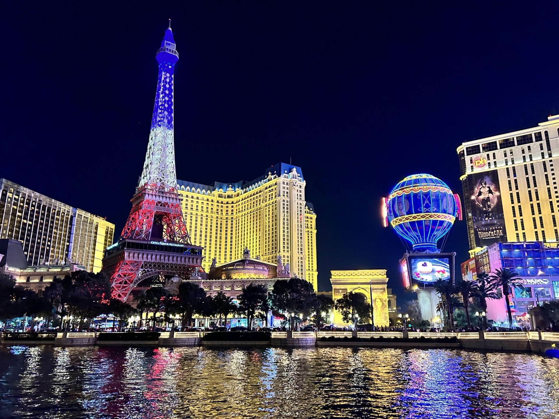 paris hotel las vegas at night