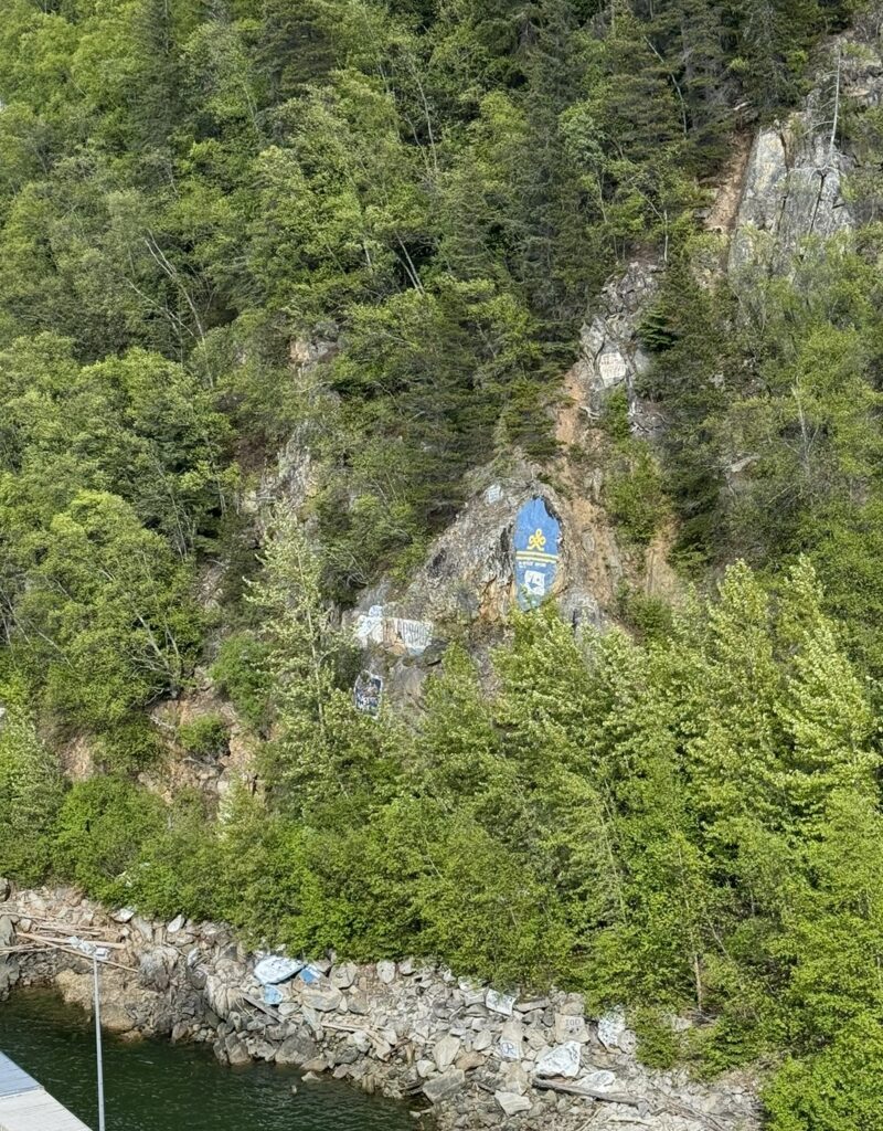 painted rocks in Skagway